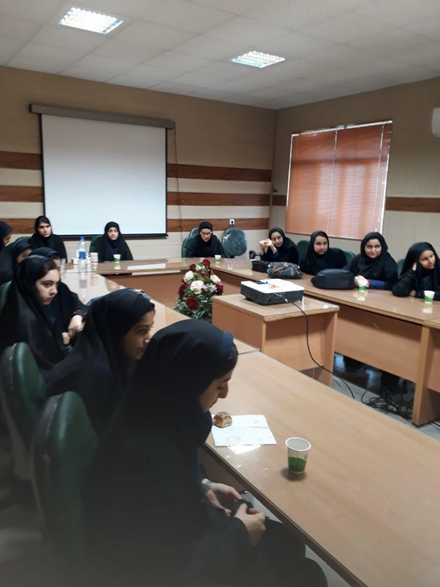 بازدید دانش آموزان پایه پیش دانشگاهی شهدای کوهیخل از پردیس 5