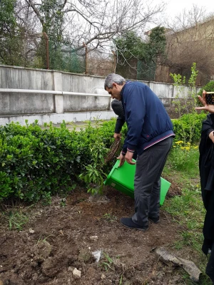 کاشت نهال در محوطه سرای دانشجویی پردیس به مناسبت روز درختکاری 5
