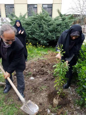 کاشت نهال در محوطه سرای دانشجویی پردیس به مناسبت روز درختکاری 4