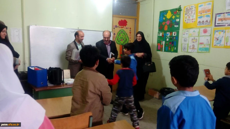 حضور مسئولین دانشگاه در جلسه شورای آموزگاران مدرسه همکار مدرسه شهید مرادی و اهداء جوایز به دانش آموزان  2