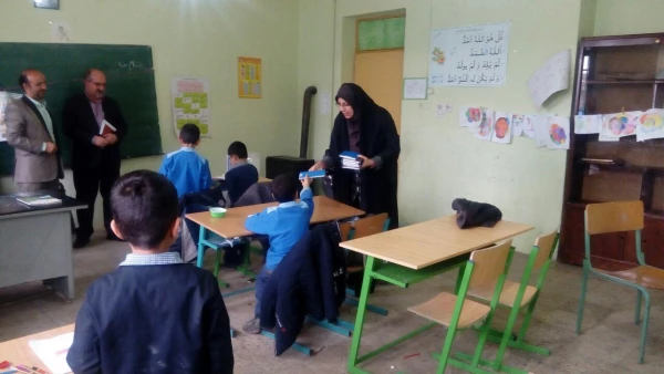 حضور مسئولین دانشگاه در جلسه شورای آموزگاران مدرسه همکار مدرسه شهید مرادی و اهداء جوایز به دانش آموزان  6