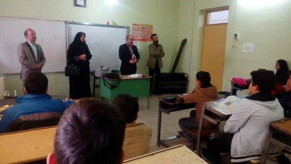 حضور مسئولین دانشگاه در جلسه شورای آموزگاران مدرسه همکار مدرسه شهید مرادی و اهداء جوایز به دانش آموزان  9