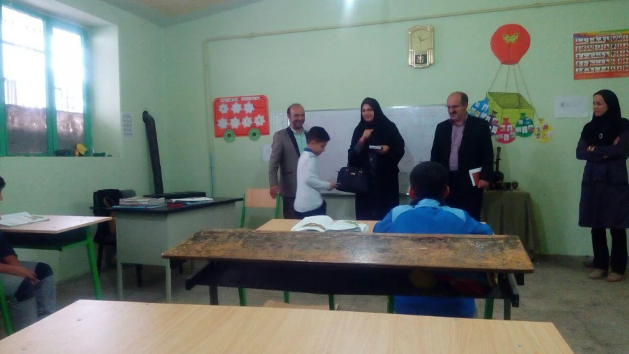 حضور مسئولین دانشگاه در جلسه شورای آموزگاران مدرسه همکار مدرسه شهید مرادی و اهداء جوایز به دانش آموزان  10