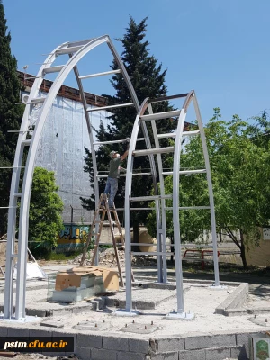 انجام عملیات نصب بخشی از سازه یادمان شهید گمنام پردیس