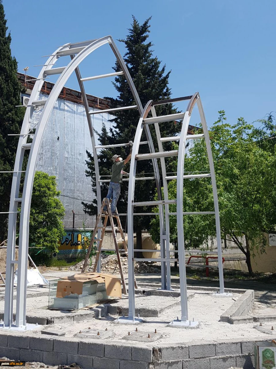 انجام عملیات نصب بخشی از سازه یادمان شهید گمنام پردیس 2