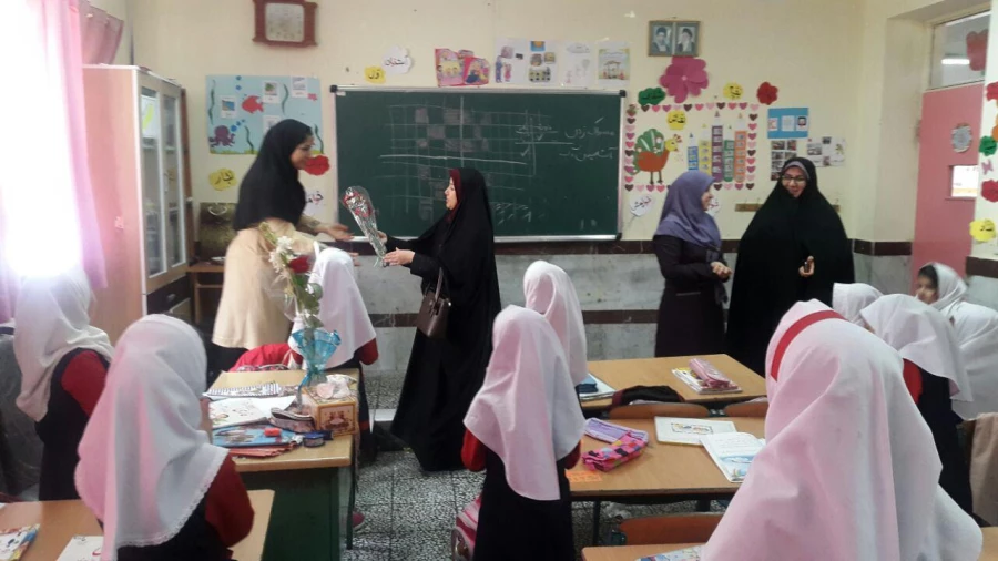 به مناسبت گرامیداشت مقام معلم انجام شد: حضور مسئولین پردیس در مدارس میزبان نومعلمان دانشگاه 4