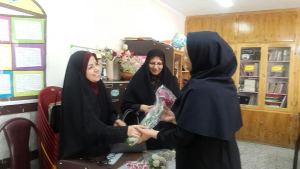 به مناسبت گرامیداشت مقام معلم انجام شد: حضور مسئولین پردیس در مدارس میزبان نومعلمان دانشگاه 5