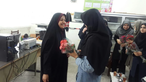 به مناسبت گرامیداشت مقام معلم انجام شد: حضور مسئولین پردیس در مدارس میزبان نومعلمان دانشگاه 6