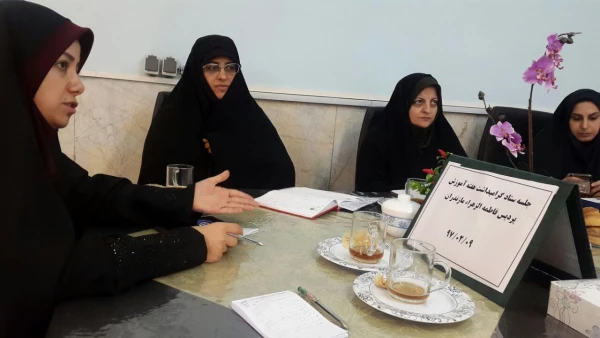 برگزاری جلسه هماهنگی  هفته گرامیداشت مقام معلم و برنامه های آن 3