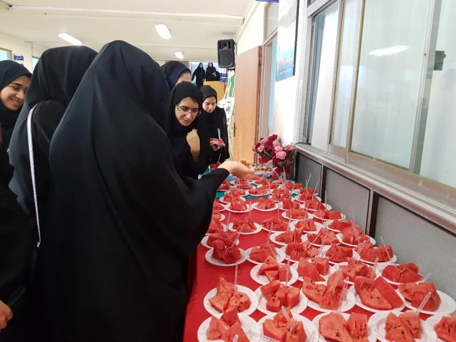 توزیع میان وعده غذایی به مناسبت هفته سلامت 4