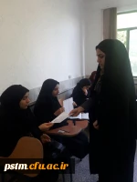 به مناسبت هفته سلامت  انجام شد: کارگاه کمک های اولیه و فوریت های پزشکی-توزیع بروشور به همت مشاور و کانون همیار سلامت-توزیع کشمش به عنوان جایگزین مفید ماده قندی همراه با پیام های تندرستی در بین کارکنان و اساتید به همت کانون طب سنتی 4