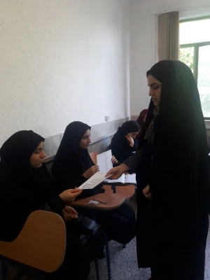 به مناسبت هفته سلامت  انجام شد: کارگاه کمک های اولیه و فوریت های پزشکی-توزیع بروشور به همت مشاور و کانون همیار سلامت-توزیع کشمش به عنوان جایگزین مفید ماده قندی همراه با پیام های تندرستی در بین کارکنان و اساتید به همت کانون طب سنتی 4