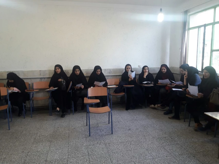 به مناسبت هفته سلامت  انجام شد: کارگاه کمک های اولیه و فوریت های پزشکی-توزیع بروشور به همت مشاور و کانون همیار سلامت-توزیع کشمش به عنوان جایگزین مفید ماده قندی همراه با پیام های تندرستی در بین کارکنان و اساتید به همت کانون طب سنتی 5