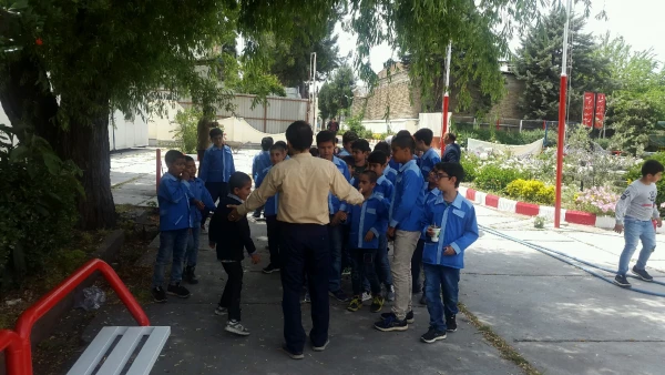 حضور مسئولین، معلمان و دانش آموزان مدرسه همکار شهید مرادی در پردیس و برگزاری مراسم تقدیر از معلمان 7