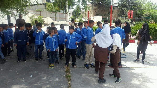 حضور مسئولین، معلمان و دانش آموزان مدرسه همکار شهید مرادی در پردیس و برگزاری مراسم تقدیر از معلمان 9