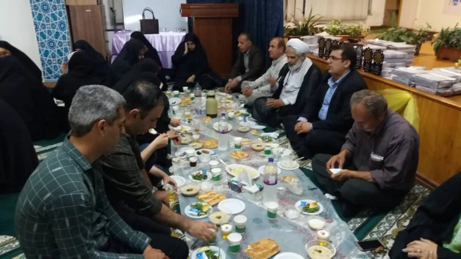 به مناسبت هفته سرای دانشجویی برگزار شد: مراسم ضیافت افطار با مشارکت دانشجویان و با حضور مسئولین استانی و پردیس 4