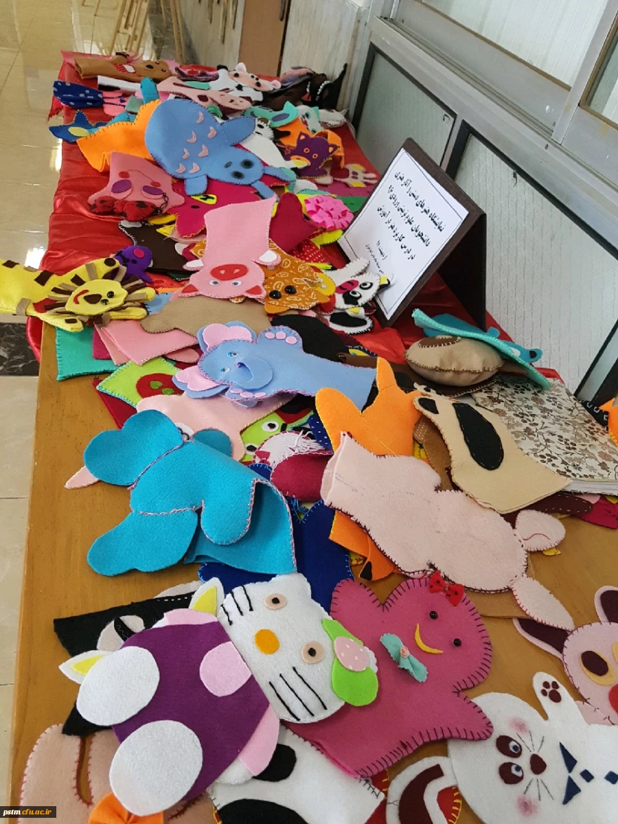 برگزاری نمایشگاه آثار هنری دانشجویان در درس کاربرد هنر در آموزش 3