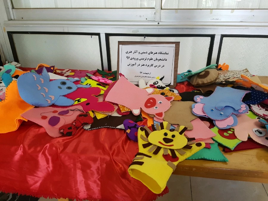 برگزاری نمایشگاه آثار هنری دانشجویان در درس کاربرد هنر در آموزش 6