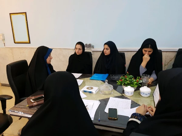 نشست هم اندیشی دبیران کانون های فرهنگی و اجتماعی با مسئولین پردیس 4