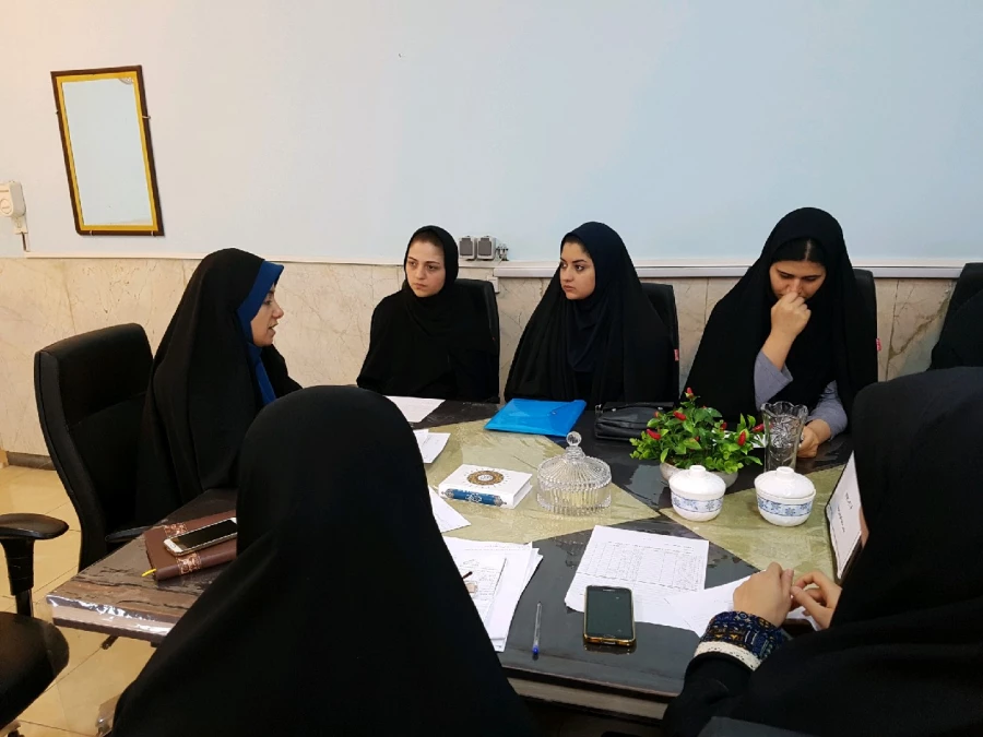 نشست هم اندیشی دبیران کانون های فرهنگی و اجتماعی با مسئولین پردیس 4