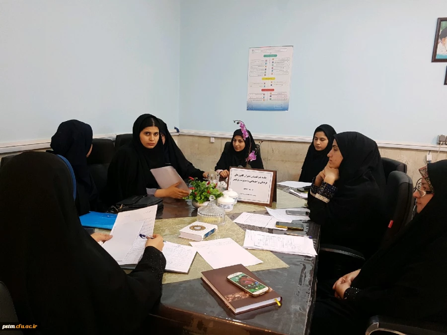 نشست هم اندیشی دبیران کانون های فرهنگی و اجتماعی با مسئولین پردیس 5