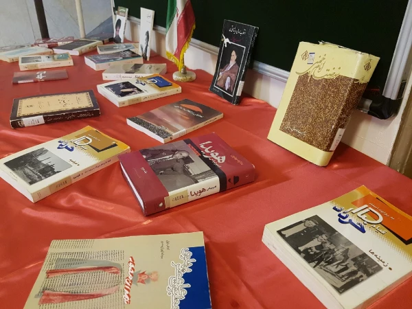 برگزاری نمایشگاه کتاب و عکس به مناسبت ایام ارتحال امام خمینی (ره) و قیام 15 خرداد 3