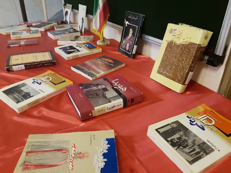 برگزاری نمایشگاه کتاب و عکس به مناسبت ایام ارتحال امام خمینی (ره) و قیام 15 خرداد 3