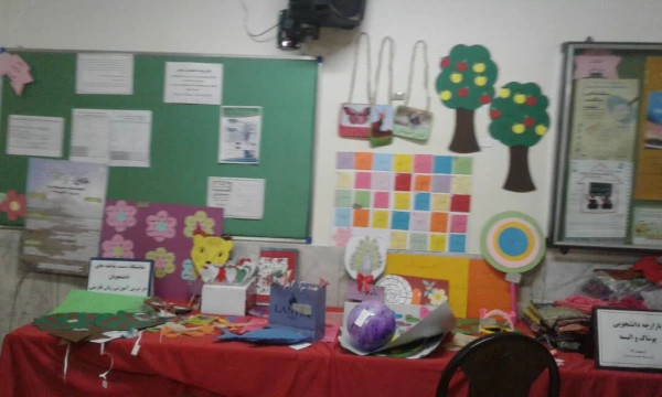 برگزاری نمایشگاهی از دست ساخته های دانشجویان در درس آموزش زبان فارسی 4