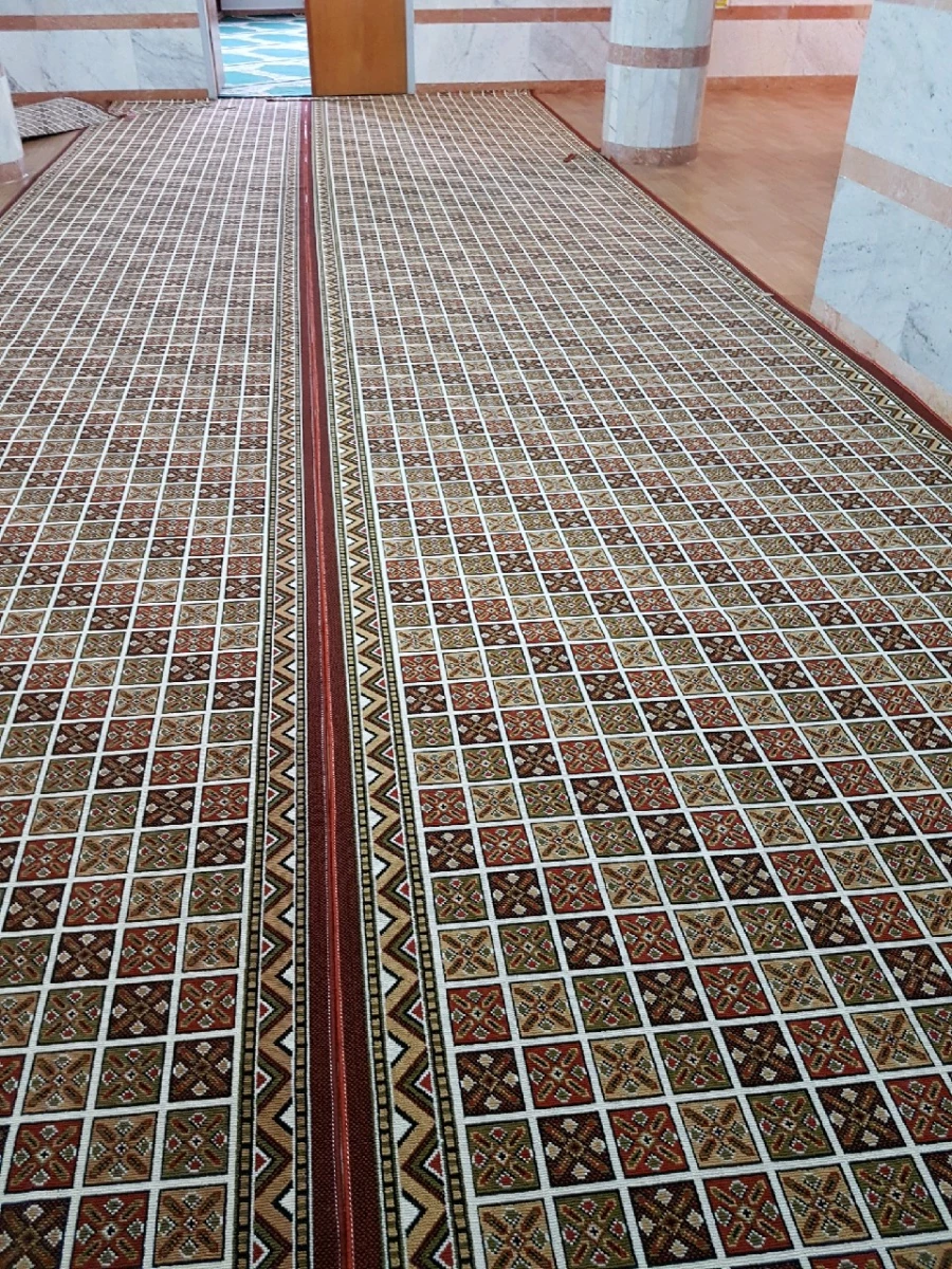 بهسازی سرای دانشجویی با مفروش نمودن راهروها و خرید تشک 8