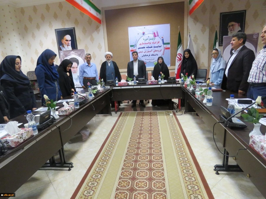 اولین کارگاه آموزشی توانمندسازی استادان گروه شیمی دانشگاه فرهنگیان در حال برگزاری است 3