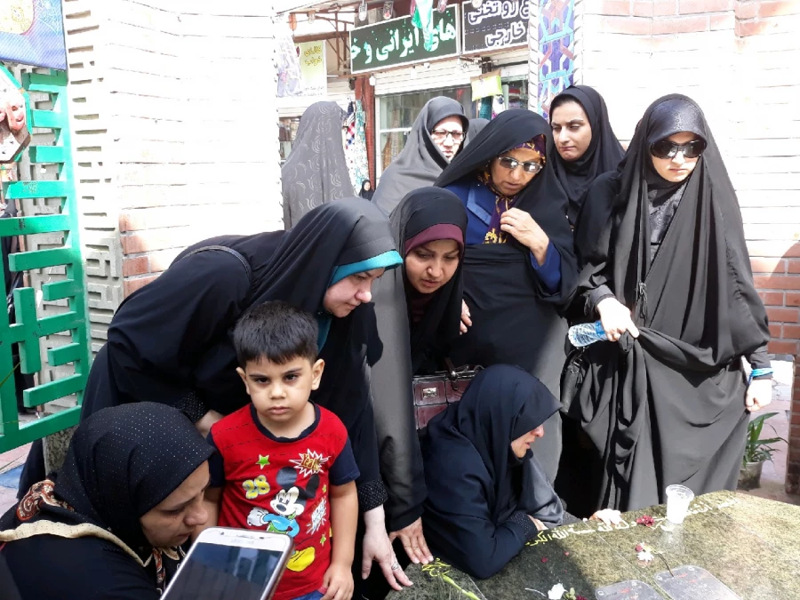 حضور کارکنان پردیس در مراسم بدرقه و تشییع 9 شهید گمنام  4