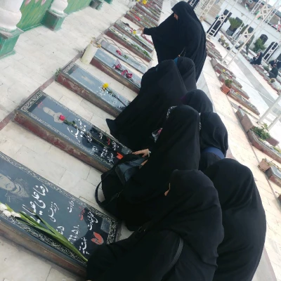 به مناسبت گرامیداشت هفته دفاع مقدس برگزار شد: غبار روبی مزار شهدای والا مقام و قرائت زیارت عاشورا در جوار مزار شهدای شهرستان ساری توسط دانشجومعلمان پردیس 5