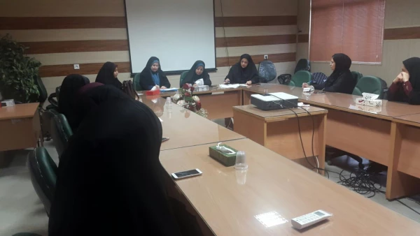 نشست مسئولین پردیس با دبیران کانون ها و تشکل ها درآستانه هفته بهداشت روان 2