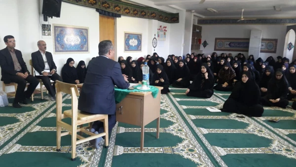 نشست توجیهی مدیرعامل صندوق ذخیره فرهنگیان استان با دانشجویان پردیس 4