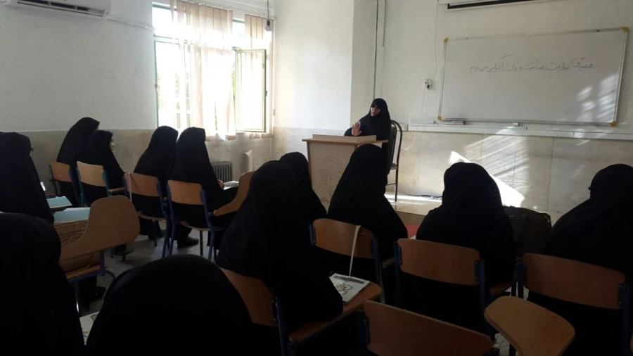 برگزاری نمایشگاه و ایستگاه سلامتی به مناسبت هفته بهداشت روان 12