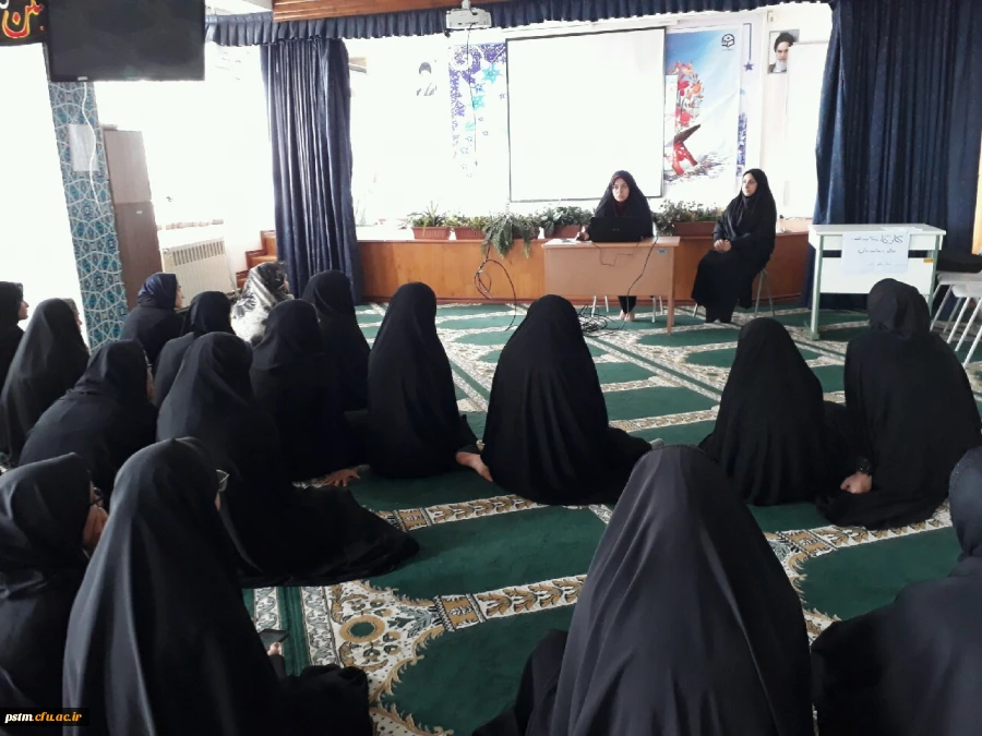 برگزاری نشست توجیهی سرپرست پردیس و مسئول پژوهش با دانشجویان در مورد شیوه نامه هفته پژوهش و دانشجوی نمونه