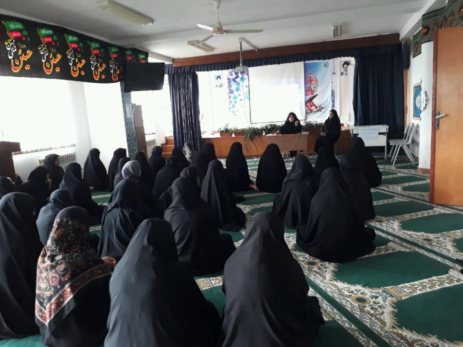 برگزاری نشست توجیهی سرپرست پردیس و مسئول پژوهش با دانشجویان در مورد شیوه نامه هفته پژوهش و دانشجوی نمونه