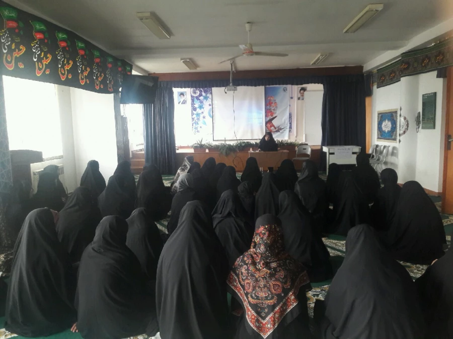 برگزاری نشست توجیهی سرپرست پردیس و مسئول پژوهش با دانشجویان در مورد شیوه نامه هفته پژوهش و دانشجوی نمونه