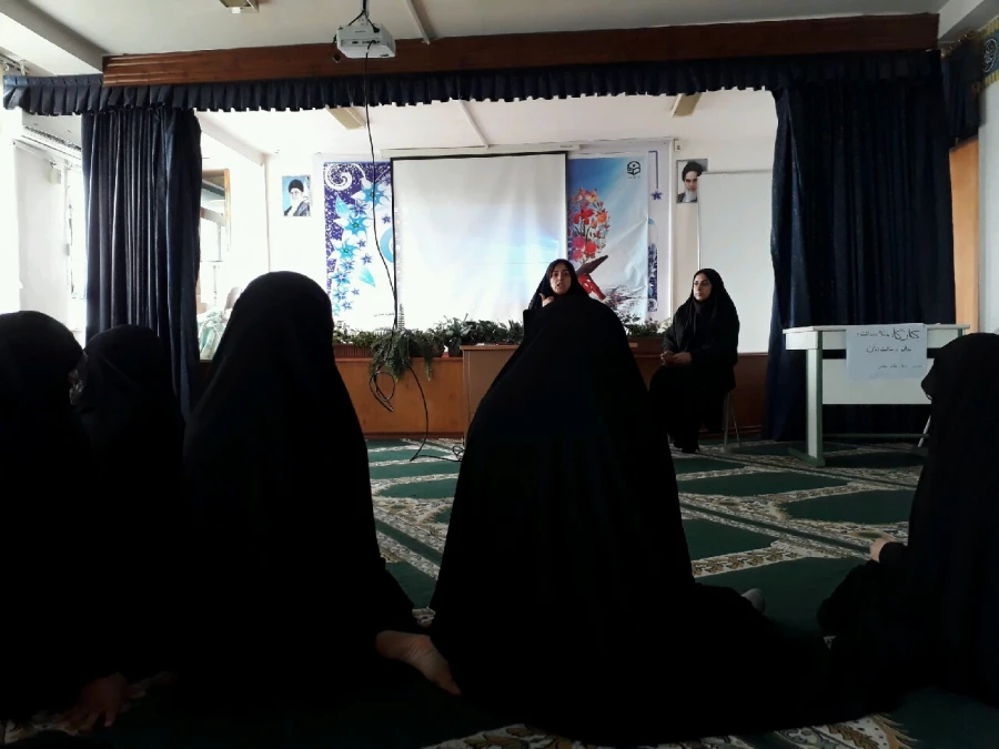 برگزاری نشست توجیهی سرپرست پردیس و مسئول پژوهش با دانشجویان در مورد شیوه نامه هفته پژوهش و دانشجوی نمونه