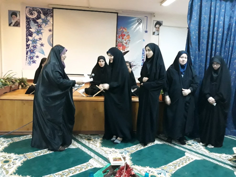 برگزاری مراسم محفل انس با قرآن در نمازخانه پردیس و اهداء جوایز به شرکت کنندگان در این طرح 3