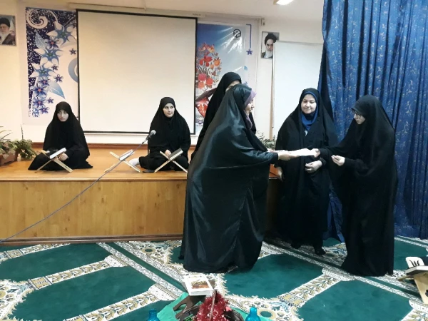 برگزاری مراسم محفل انس با قرآن در نمازخانه پردیس و اهداء جوایز به شرکت کنندگان در این طرح 4
