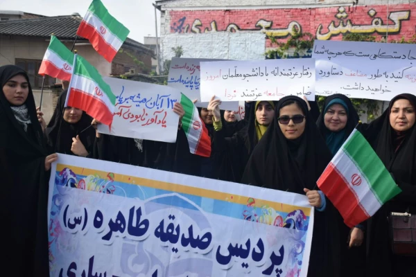 حضور پرشور کارکنان و دانشجویان پردیس در راهپیمایی 13 آبان 1397 3