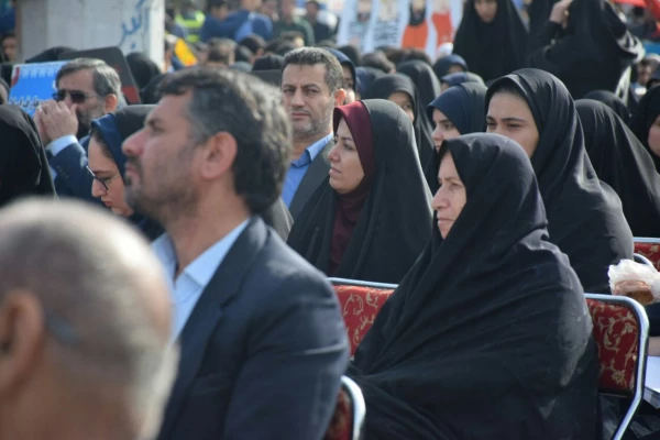 حضور پرشور کارکنان و دانشجویان پردیس در راهپیمایی 13 آبان 1397 5