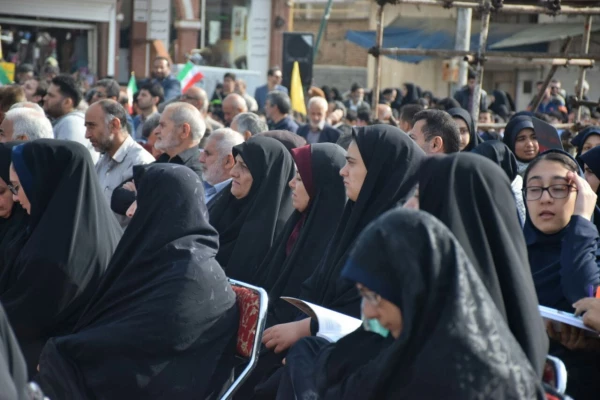 حضور پرشور کارکنان و دانشجویان پردیس در راهپیمایی 13 آبان 1397 6