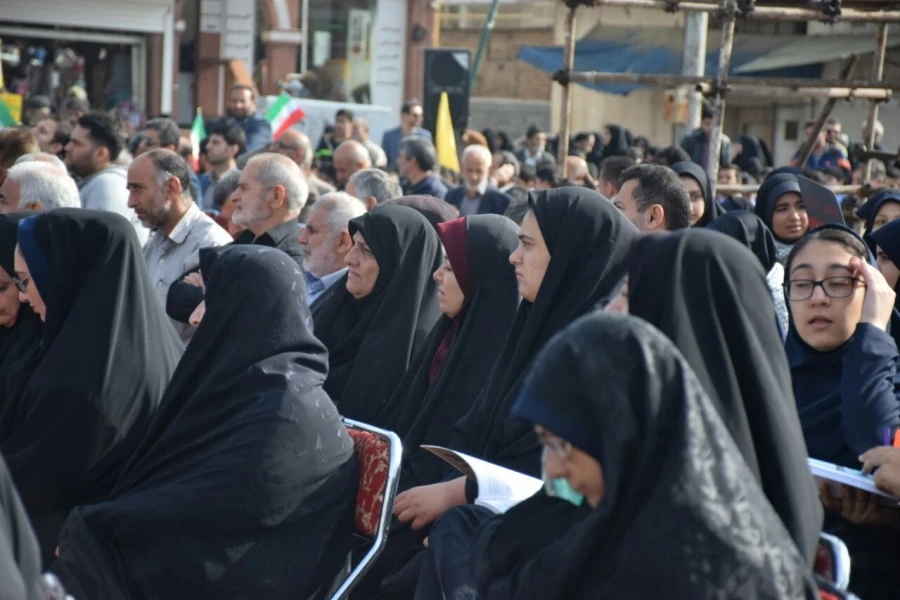 حضور پرشور کارکنان و دانشجویان پردیس در راهپیمایی 13 آبان 1397 6