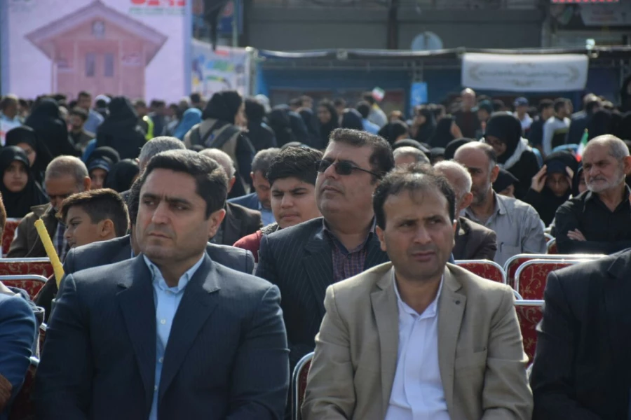 حضور پرشور کارکنان و دانشجویان پردیس در راهپیمایی 13 آبان 1397 9