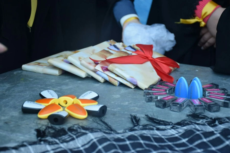 به همت بسیج دانشجویی پردیس برگزار شد: نمایشگاه نقاشی و فرهنگی در مسیر راهپیمایی 13 آبان 3