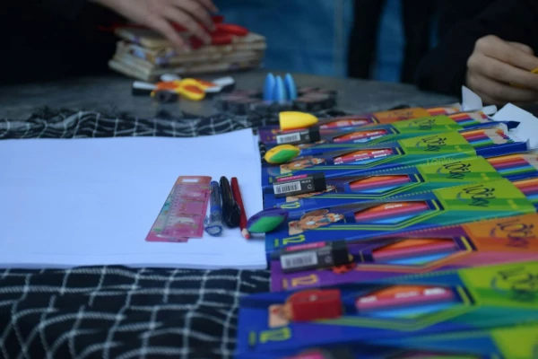 به همت بسیج دانشجویی پردیس برگزار شد: نمایشگاه نقاشی و فرهنگی در مسیر راهپیمایی 13 آبان 5