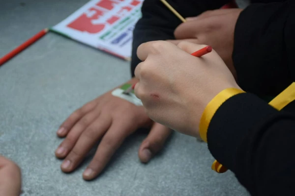 به همت بسیج دانشجویی پردیس برگزار شد: نمایشگاه نقاشی و فرهنگی در مسیر راهپیمایی 13 آبان 9