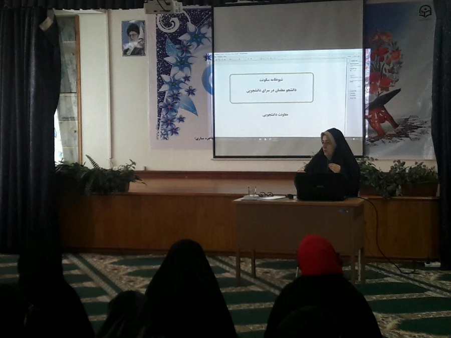 نشست صمیمی سرپرست پردیس با دانشجویان در جهت تبیین آیین نامه های حوزه دانشجویی  دانشگاه 3